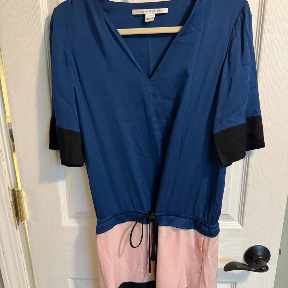 ❤️SALE !Diane Von Furstenberg Silk  Blue and Pink  Midi Dress Sz 2 BEAUTIFUL 🔥 - Picture 2 of 5